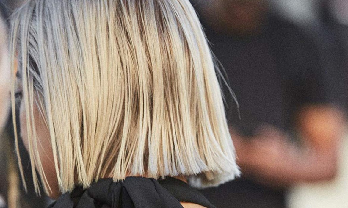 El bob rasurado es un corte de pelo tipo bob que sobresale por su perfección de líneas. Llévalas tan armoniosas como quieras con la ayuda de la Laca Elnett de L’Oréal Paris. No se te moverá ni un pelo y no habrá rastro de acartonamiento.